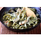Spinach fettuccine with chicken, basil pesto and cream